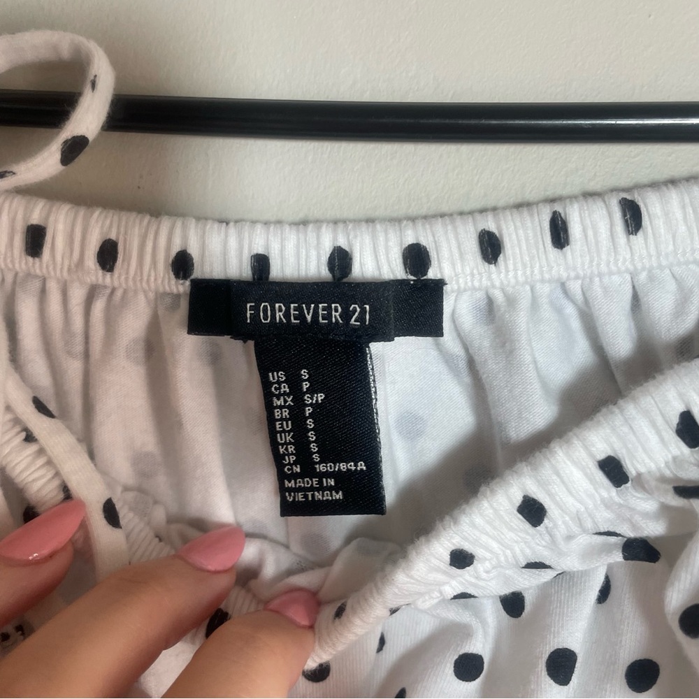 Forever 21 Top Women's Small Black and White Polka Dot Off the Shoulder Cropped - Picture 2 of 7